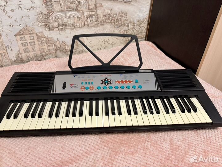 Клавишный электронный синтезатор