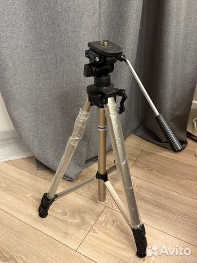 Штатив с чехлом для камеры