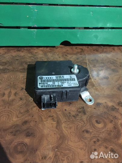 Блок управления акб Audi Q7 4.2 BAR