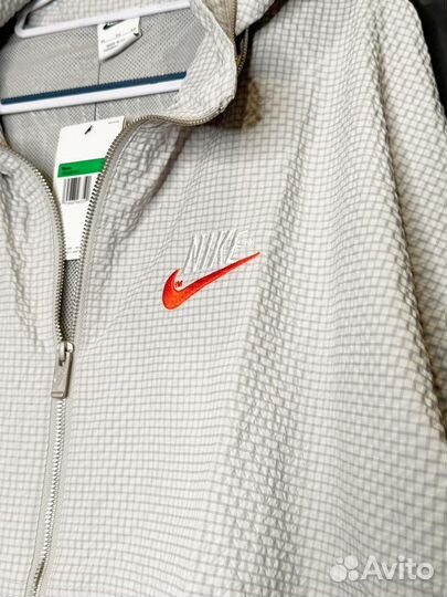 Ветровка Nike, с капюшоном