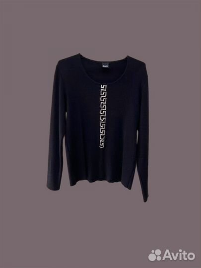 Кофта с декольте