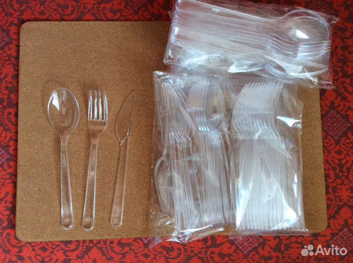 Наборы пластмассовых столовых приборов