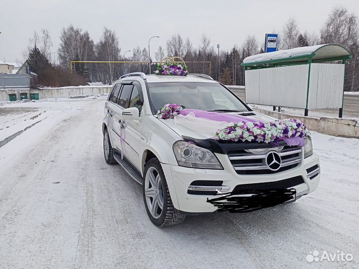 Свадебное украшение автомобиля