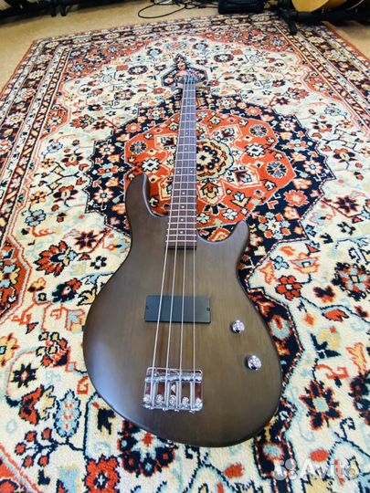 Бас гитара Cort