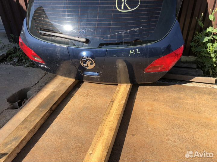 Крышка багажника синяя opel astra J