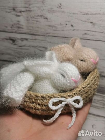 Милые пушистые зайчики