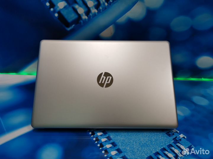 Ноутбук HP с экраном 17 дюймов / R5 2500u + Vega 8