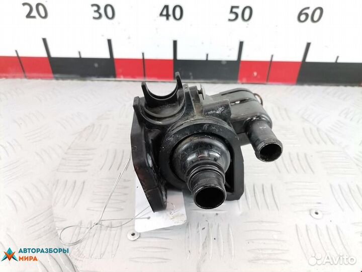 Корпус термостата Ford Fiesta 5 рест. 2009