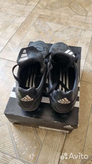Футбольные бутсы adidas классика