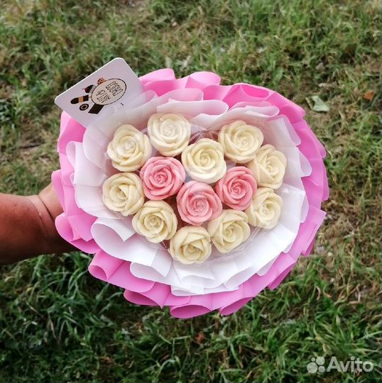 Букет из 13 шоколадных роз в форме сердце