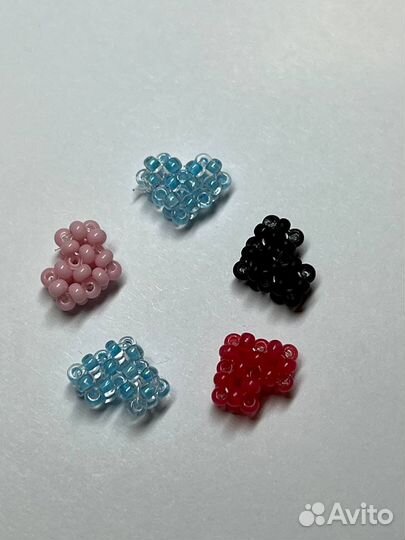 Голубые сердца из бисера