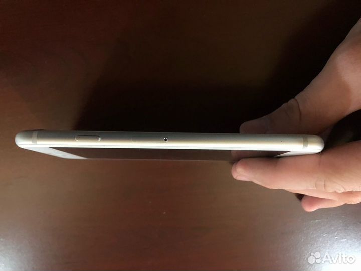 iPhone 8, 64 ГБ