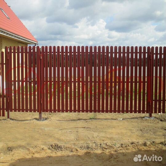 Забор из штакета с калиткой и воротами в Абинске