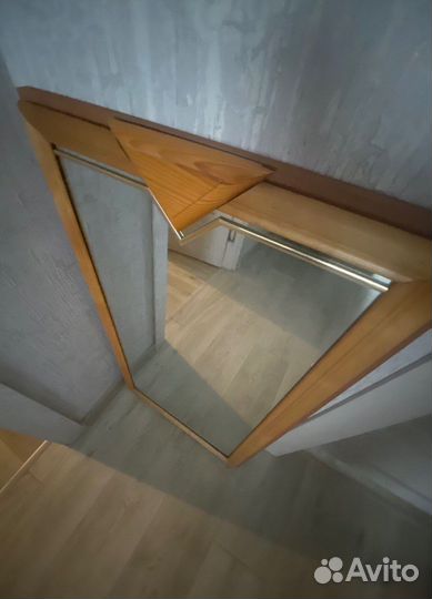 Зеркало настенное от гарнитура в дереве