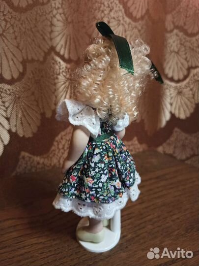 Кукла фарфоровая коллекционная