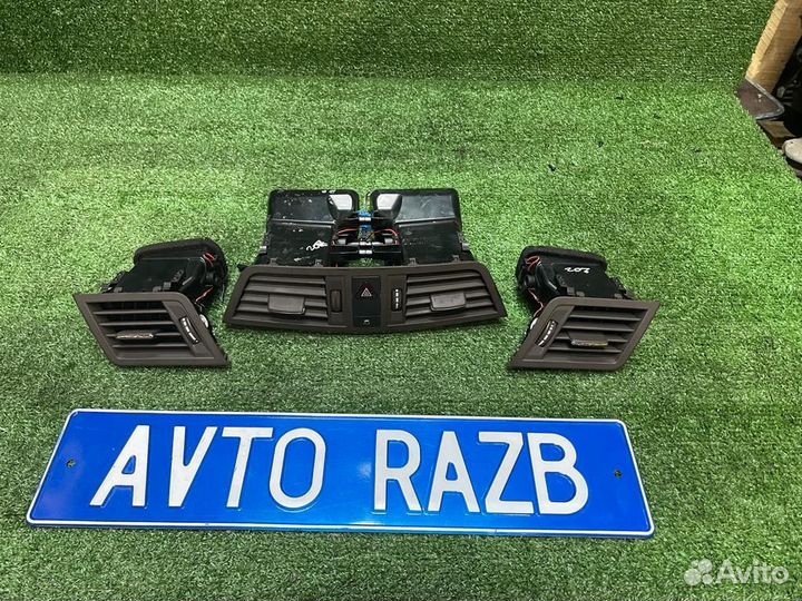 Дефлектор воздуховод на Мерседес w207