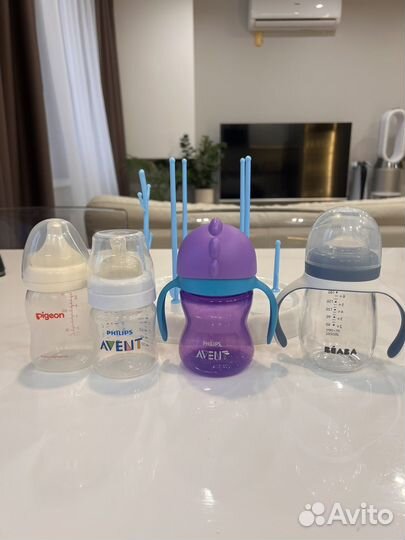 Разные бутылочки для кормления и поильники