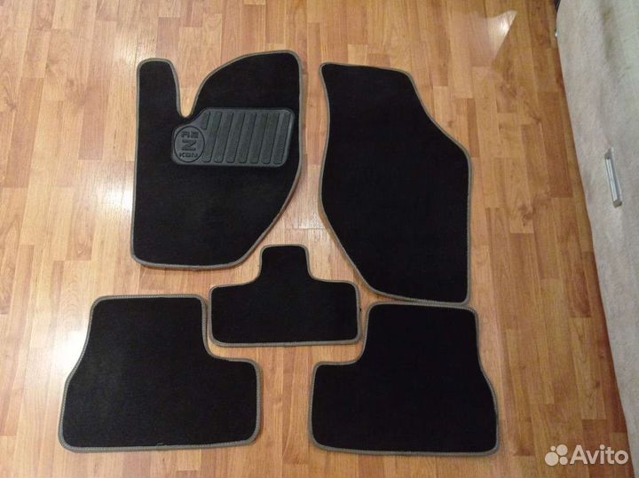 Автомобильные коврики текстильные