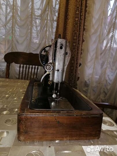 Швейная машинка Зингер (Singer)