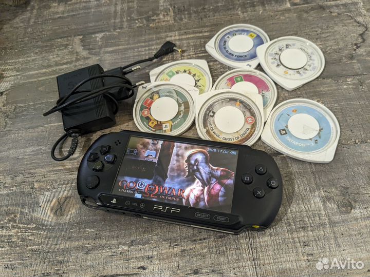 Sony PSP e1008 с оригинальной зарядкой и играми