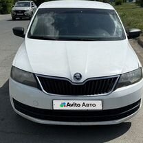 Skoda Rapid 1.6 MT, 2016, битый, 520 000 км, с пробегом, цена 615 000 руб.