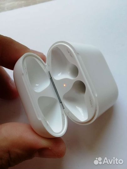 Кейс a1602 для наушников Apple airpods 1/2 б/у