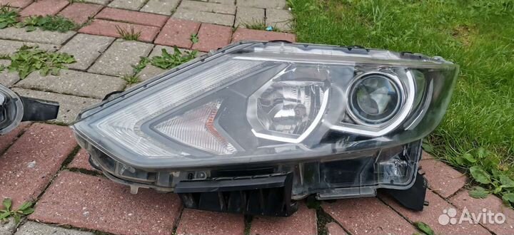 Левая фара Nissan Qashqai J11