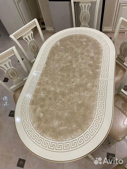 Стол и стулья