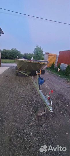 Лодка с мотором 9.9