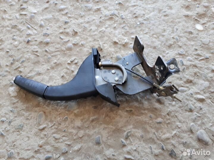 Hyundai Sonata EF - рычаг ручника, ручник