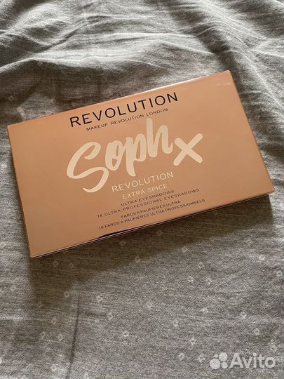 Палетка теней revolution