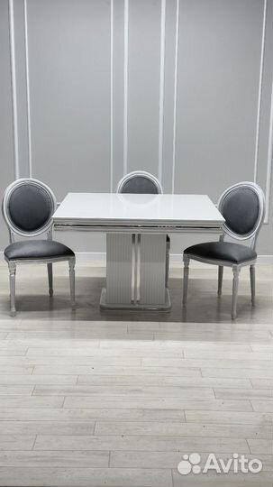 Кухонный стол и стулья