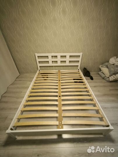 Кровать с матрасом