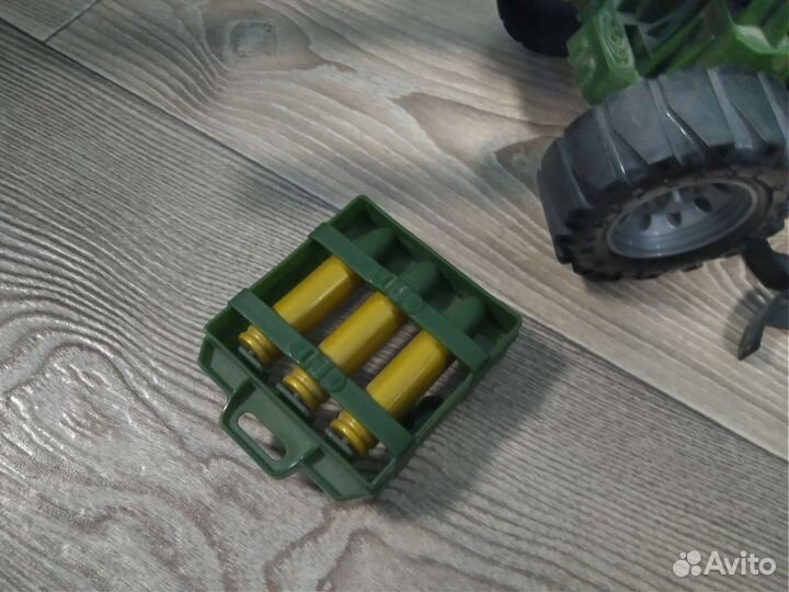 Большая пушка с патронами и крупные солдатики