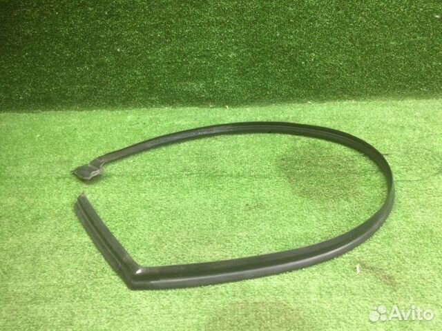 Уплотнитель стекла двери левый Kia Ceed JD G4FA