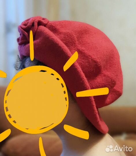 Берет женский красного цвета