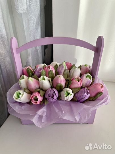 Зефирная тюльпаны в корзине на День матери