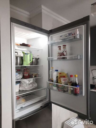 Продам Холодильник Bosch kgn39vi15r бу