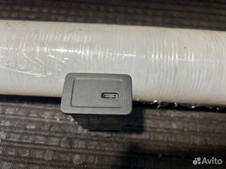 Блок USB разъемов Mercedes Benz A200 W177 282.914