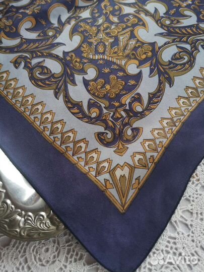 Платочек королевский рисунок