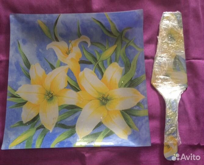 Блюдо и лопатка для пирога