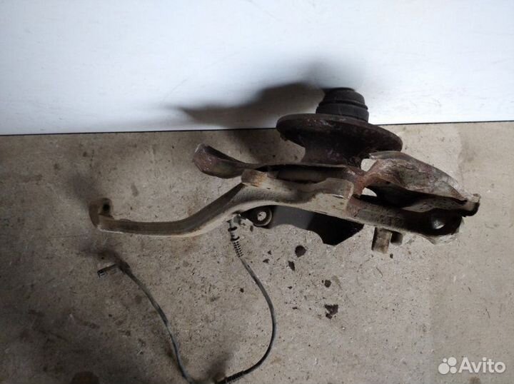 Кулак поворотный передний левый Mercedes Benz W210