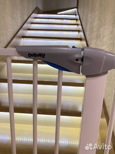 Ворота безопасности на лестницу