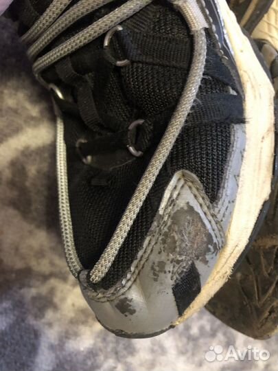 Кроссовик asics