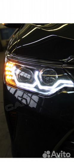 Продаётся передняя правая фара на Toyota Camry 55