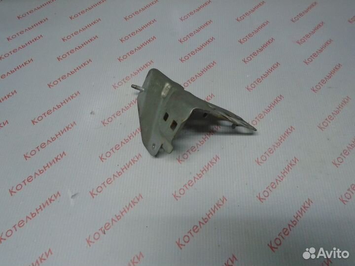 Nissan 62293-BV030 Кронштейн левый