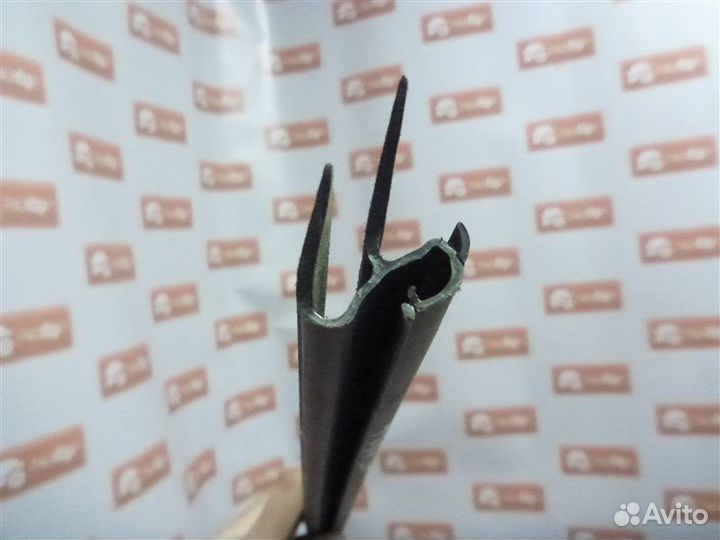 Уплотнитель стекла двери бархотка задний левый