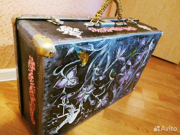 Винтажный чемодан