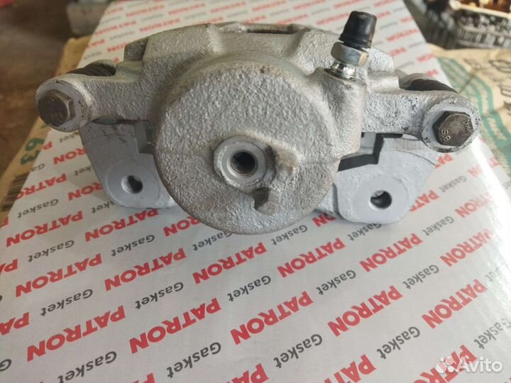 Передний правый тормозной суппорт lacetti