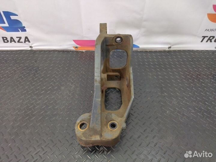 Кронштейн рессоры передней левый